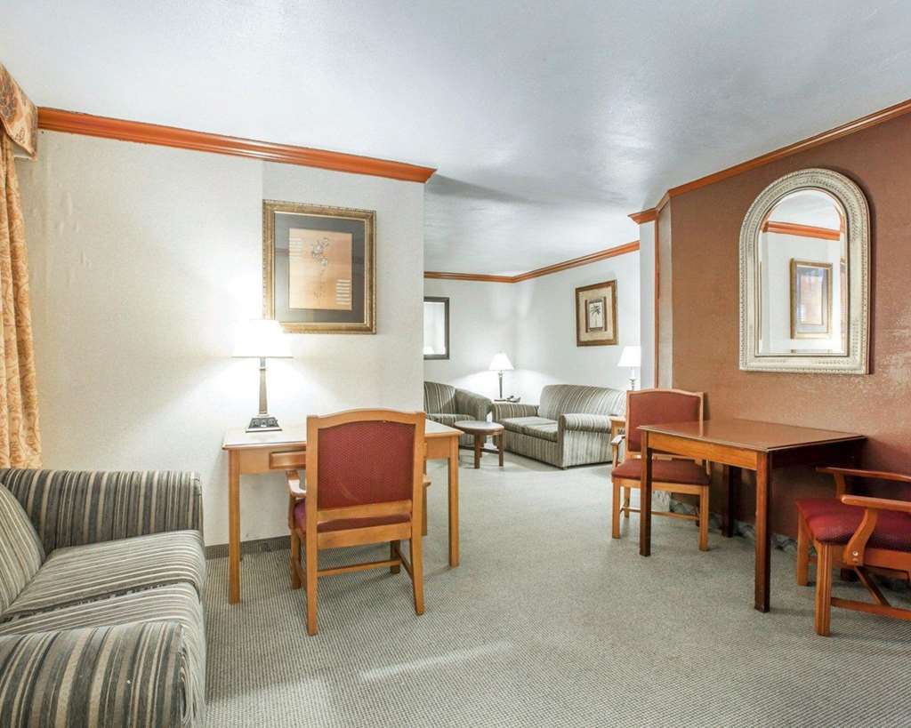 Clarion Inn Conference Center 莫德斯托 外观 照片